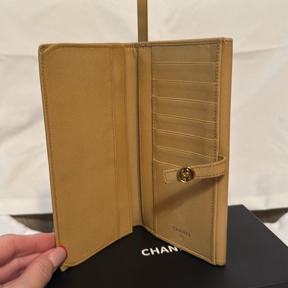 Chanel Wallet - double sided snap wallet. With COA - Picture 6 of 9